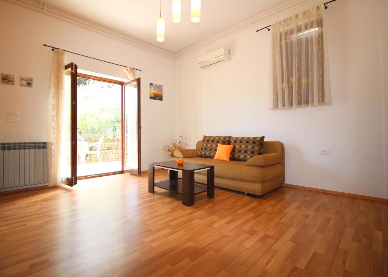 Apartment Ema Near City Center โปเรช ภายนอก รูปภาพ